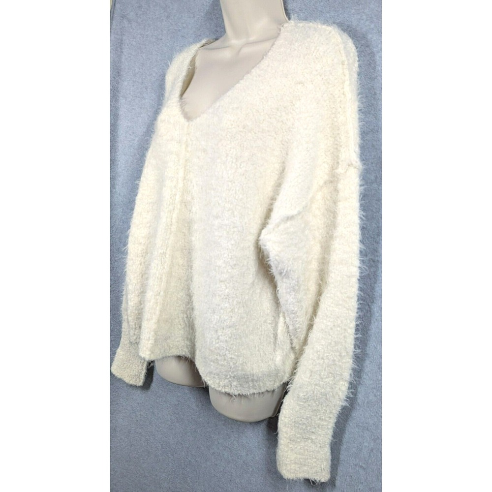 Free People Women S/P Oversized Chunky Eyelash Knit Sweater V Neck Ivory Boho
